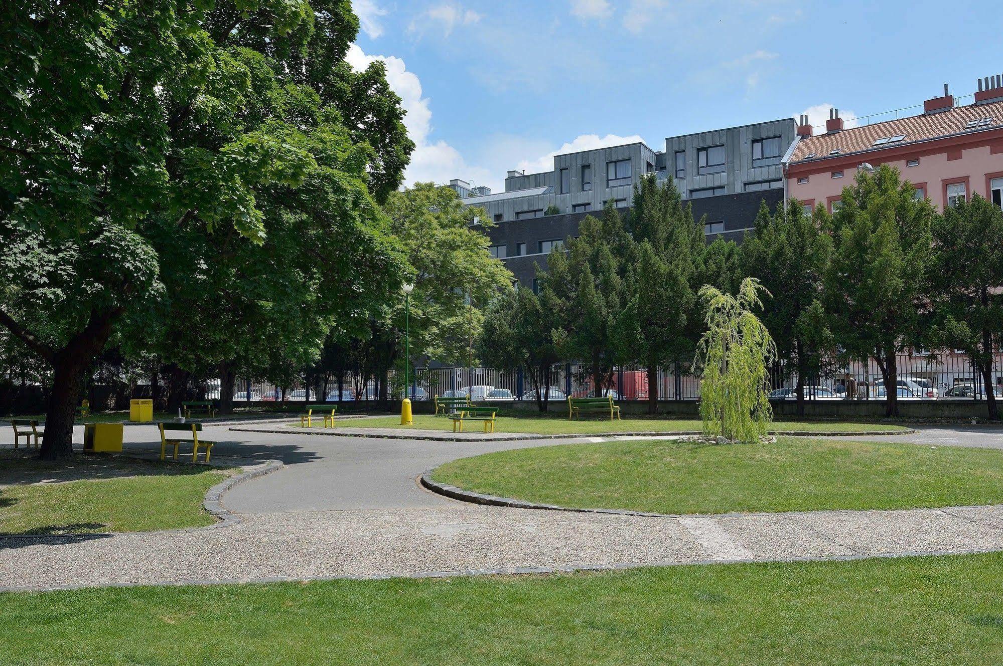 Ambiente Serviced Apartments - Dunajska Bratysława Zewnętrze zdjęcie